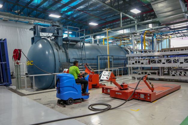 sprzątanie zakładów produkcyjnych hal hali montażowej montażowych przemysłowe zakładu dla przemysłu